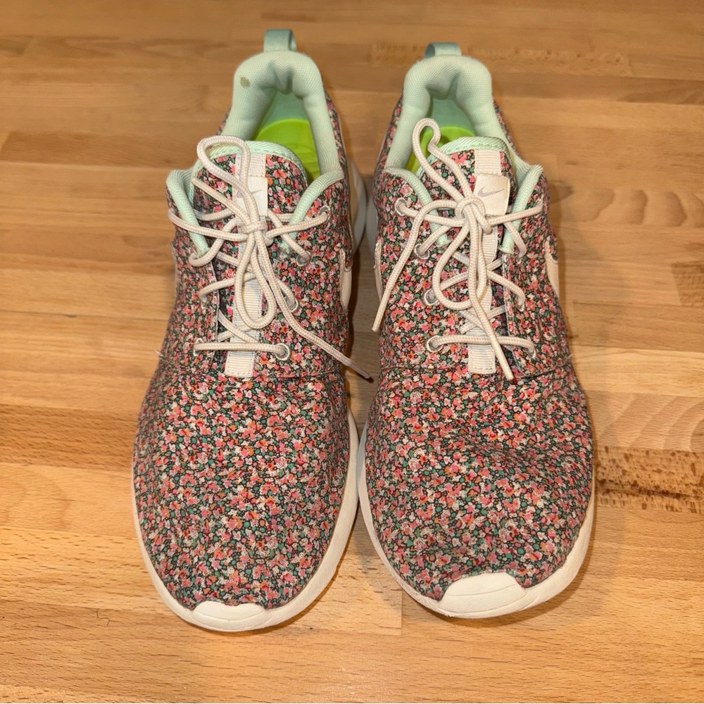 NikeiD Floral Sneakers- Size‎ 9